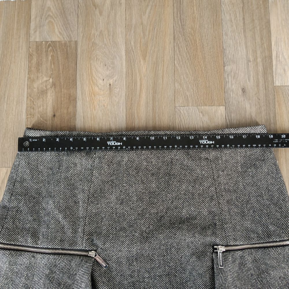 Michael Kors Women's Size 16 Herringbone Mini Skirt Wool Blend Zipper Detail - Picture 5 of 8